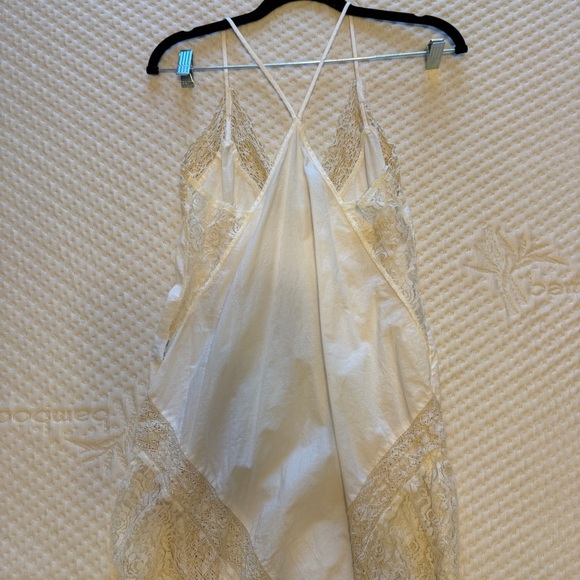 ZARA - Delicate Lace Slip Dress with Gold Floral Embroidery - Picture 4 of 6